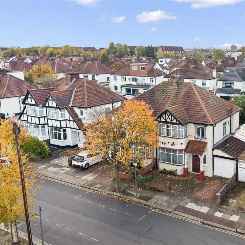 Roofers in Snaresbrook